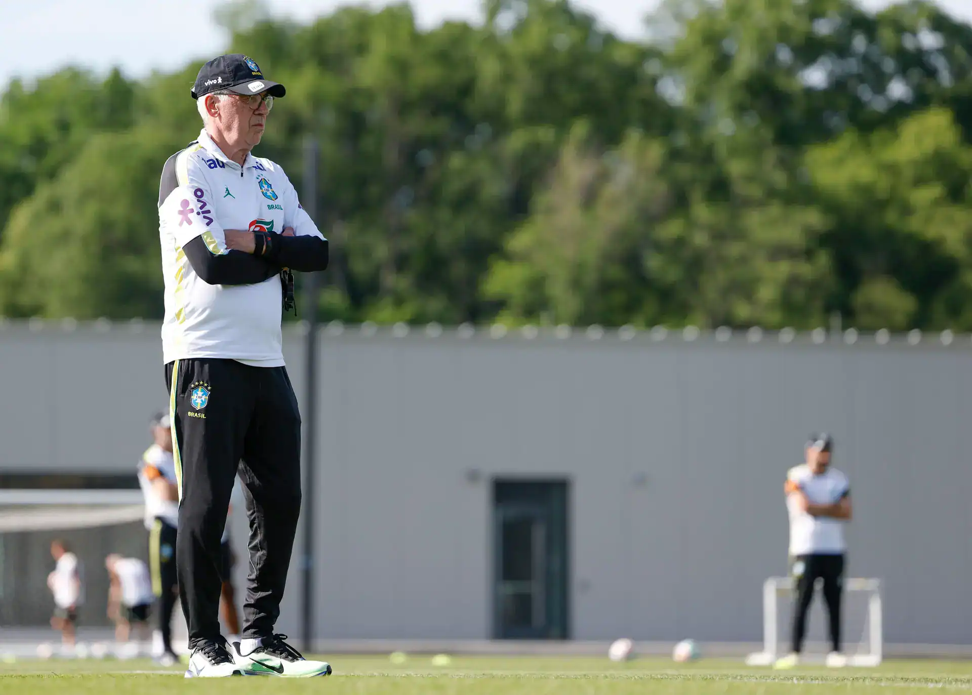 Ancelotti testa escalação seleção Brasileira do 4-2-4 e mantém dúvida sobre time titular do Brasil contra o Haiti